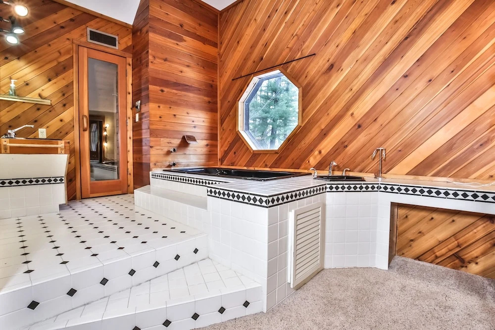 Pickerel Lodge - 4 Br Home