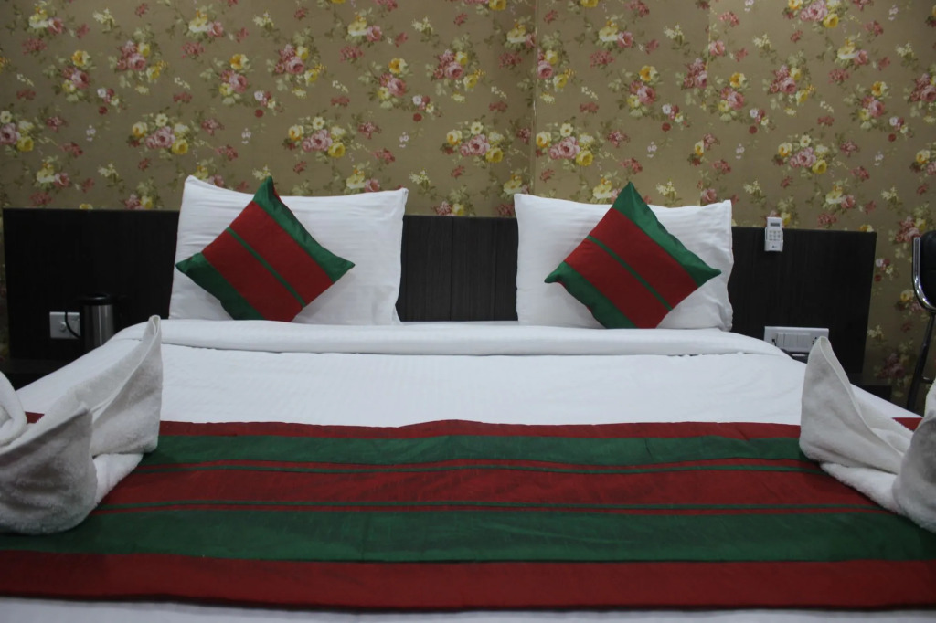 Hotel Flowers Inn
