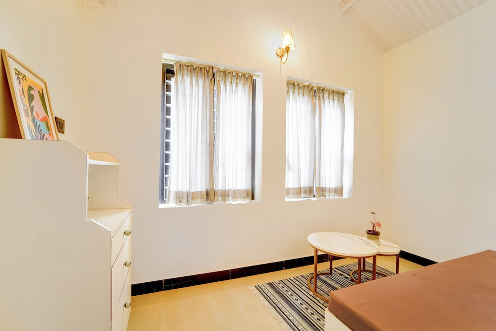 Alaya Stays Cleft 3BHK with Garden