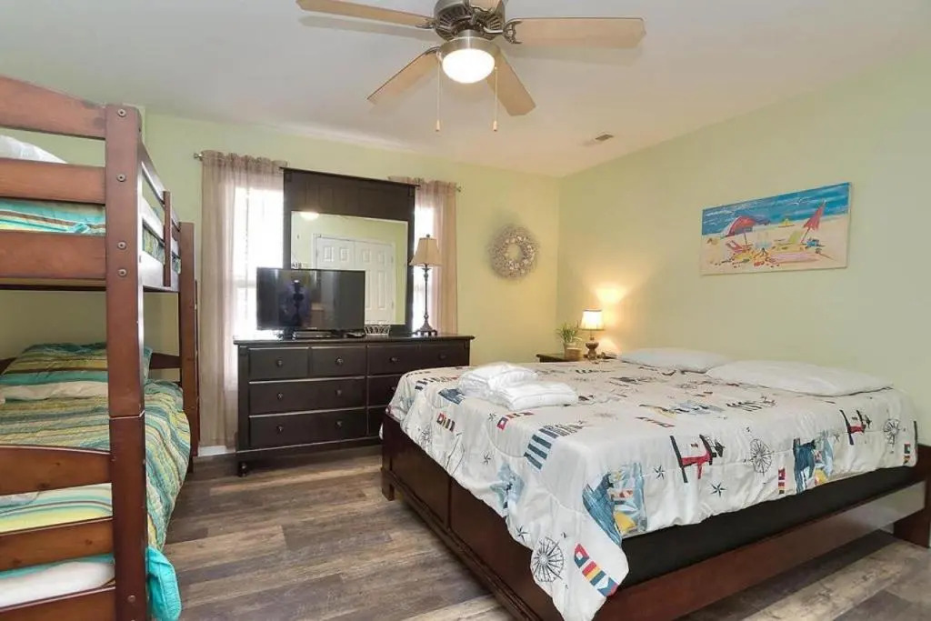 Ocean Walk 5103