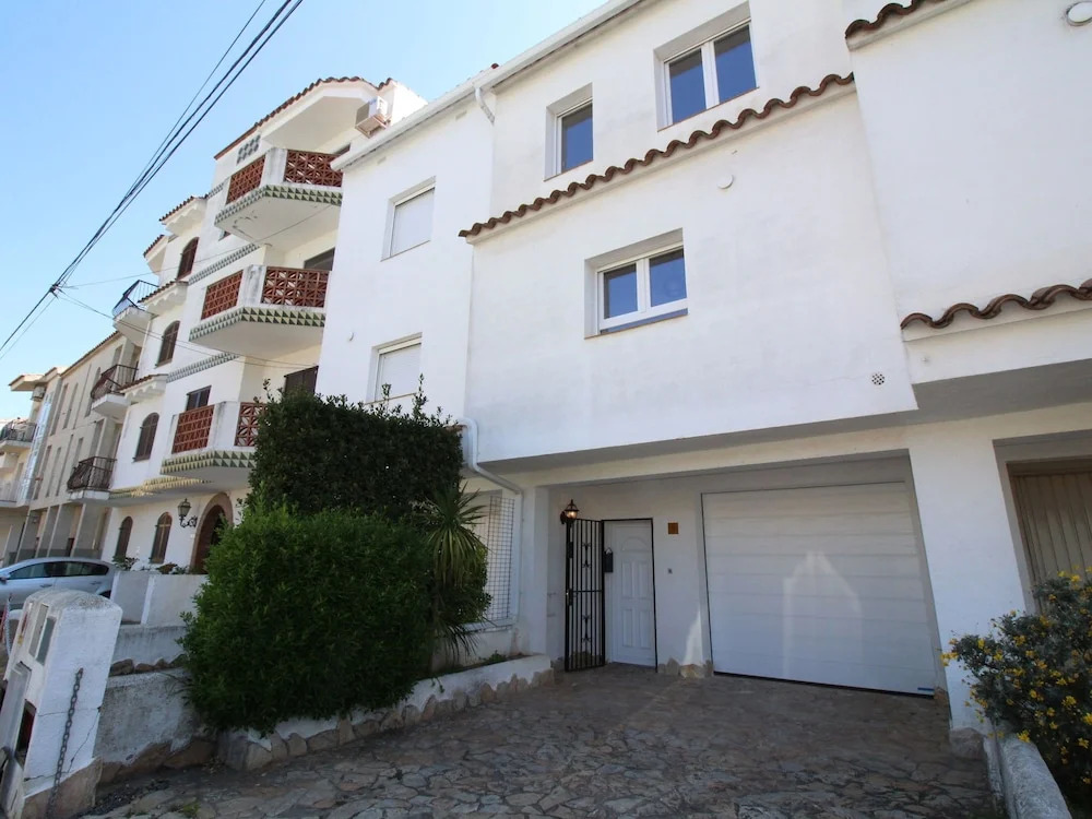 Cozy Holiday Home in Empuriabrava With Terrace and Jetty