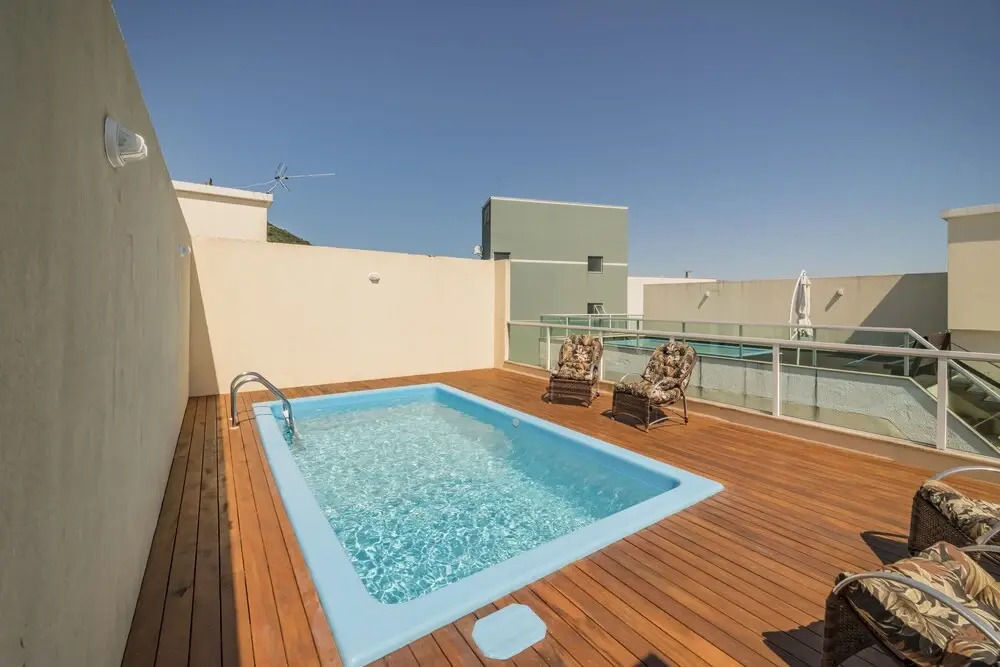 896 - Cobertura com piscina e vista mar