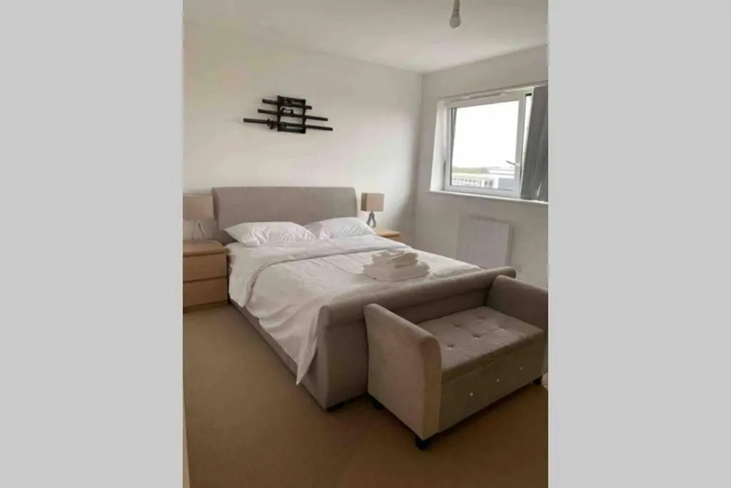 Luxury 1 Bedroom Apartment with Netflix & Parking