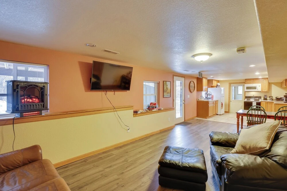 Near Ski Slopes & ATV Trails: Large Lead Getaway