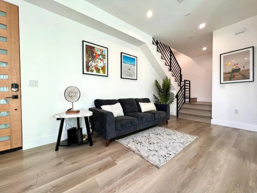 Hollywood Art Gallery House - Iconic LA Views