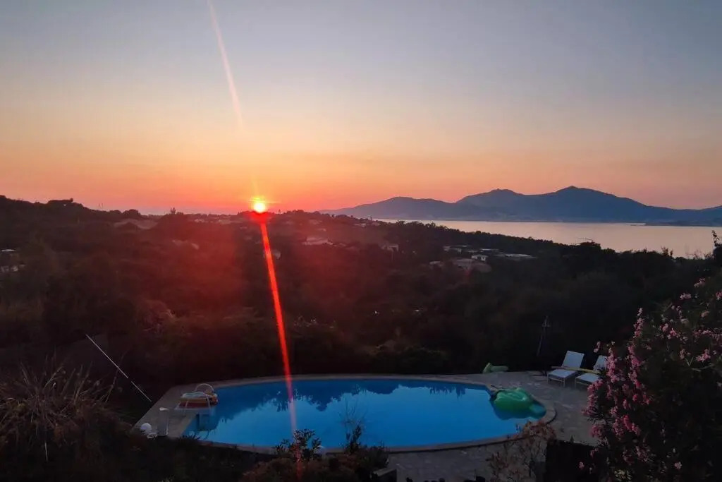 F4 a Porticcio Avec Piscine Et Vue Sur Mer