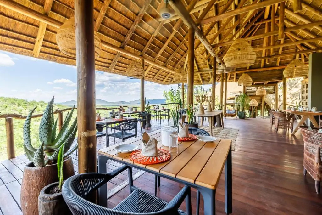 Buffalo Ridge Safari Lodge