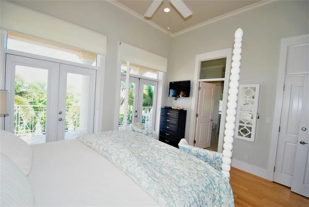 Sea Hawk - Private Beach House With Pool & Hot Tub 4 Bedroom Home by RedAwning