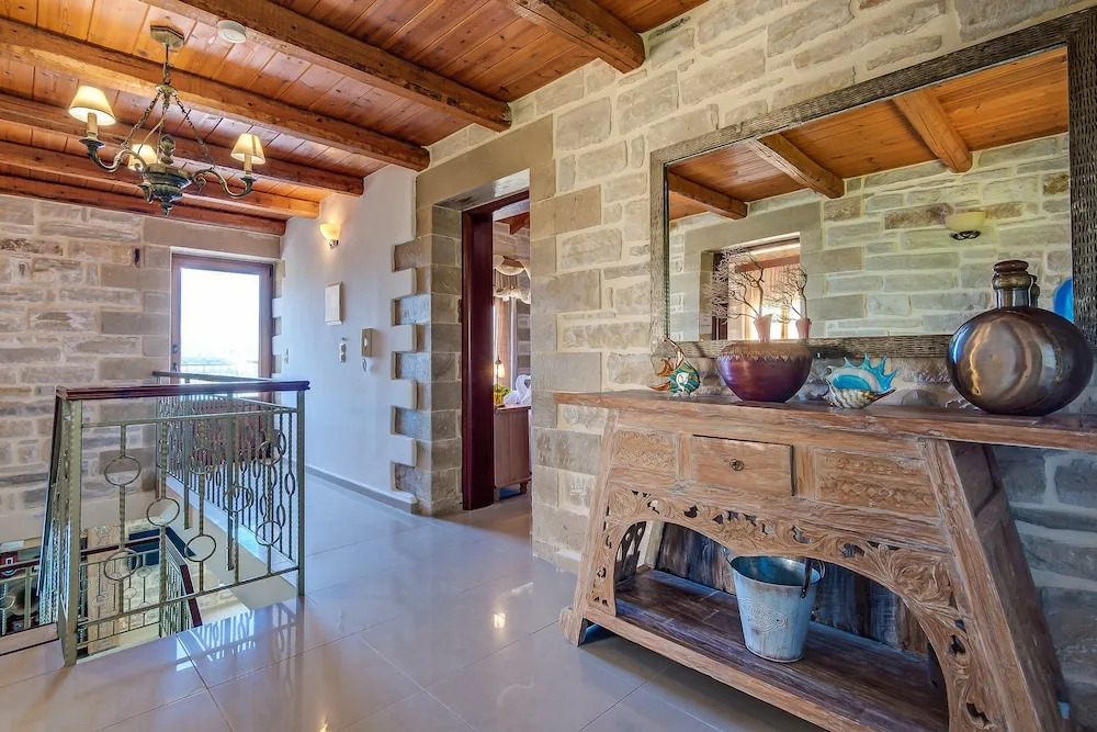 Hectoras Villa in Plaka BY APOKORONAS-VILLAS