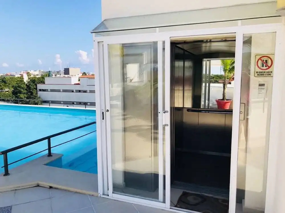 Amalfi Xlieva Penthouse. 3 Blocks From the 5th Ave