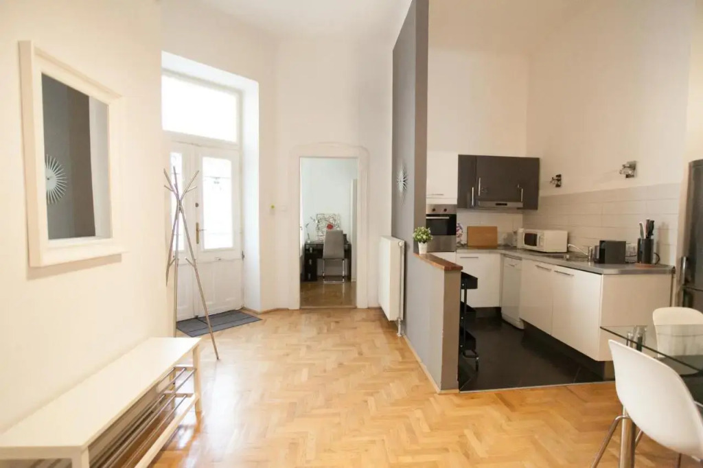Modernized Condo for 6ppl CENTER