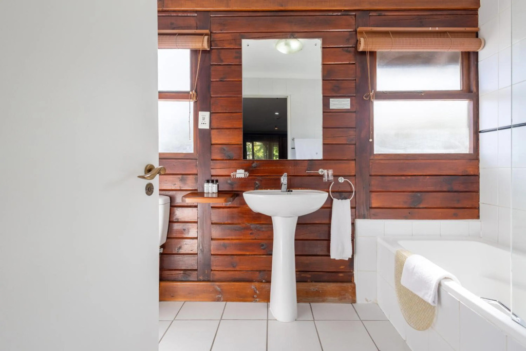 Knysna Log-Inn Hotel