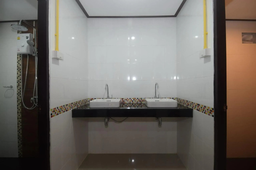 Lanta Long Beach Hostel