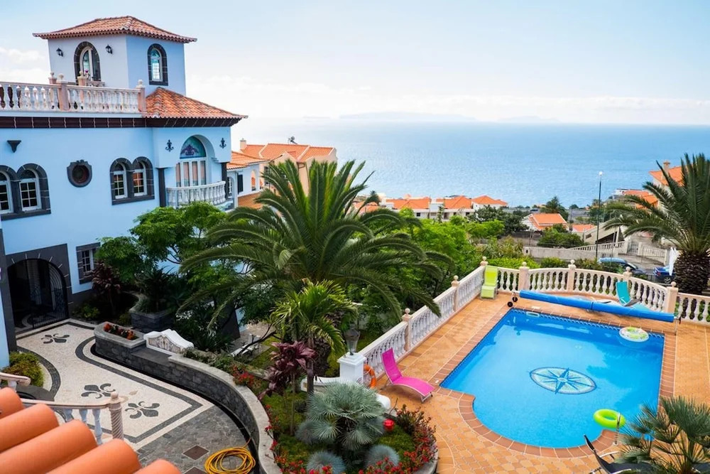 Apartment With one Bedroom in Caniço, With Wonderful sea View, Shared Pool, Enclosed Garden - 1 km From the Beach
