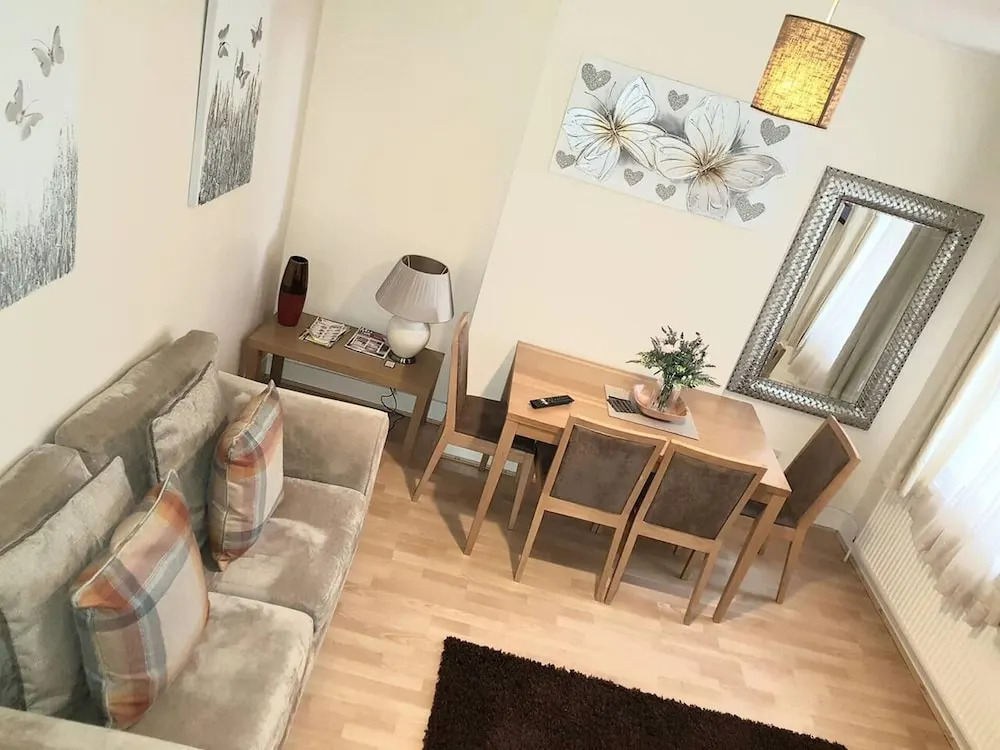 Cedar Villa - Inviting 5-bed House in Chatham-