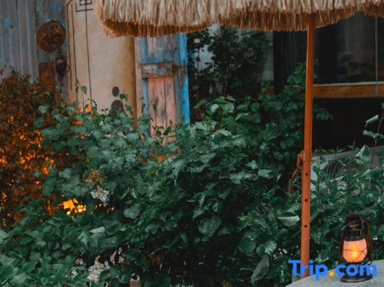 Huafeihua · Zen Aesthetics Homestay  From the street