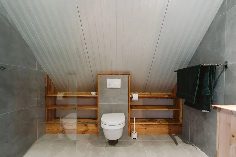 Large, Elegantly Furnished Holiday Home With Lots of Privacy on a Family Park