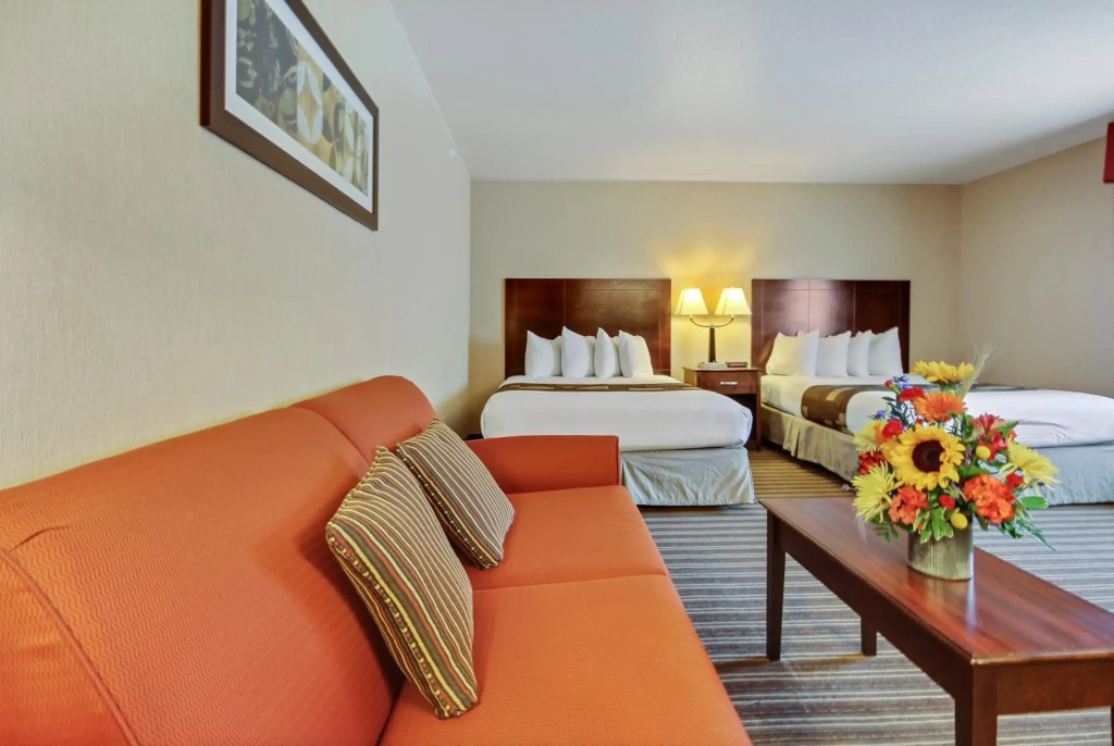 Yellowstone West Gate Hotel