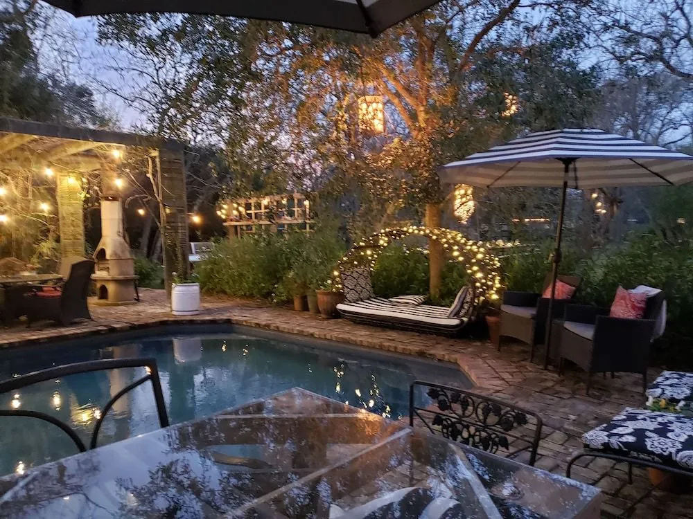 Cedar Oaks Inn LLC