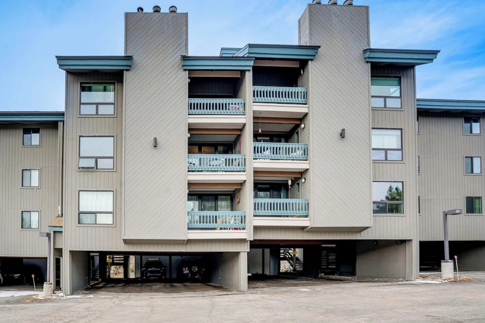 Silverthorne Condo w/ Balcony: Hike, Fish & Golf