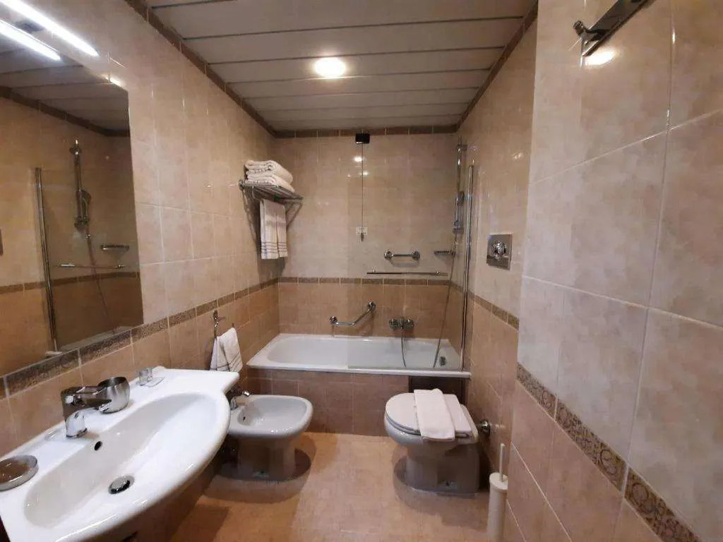 Hotel Re