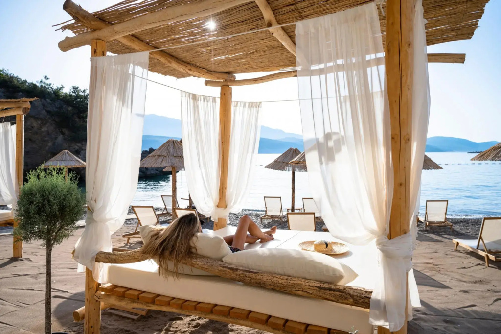 Centrale Lustica Bay by Angsana