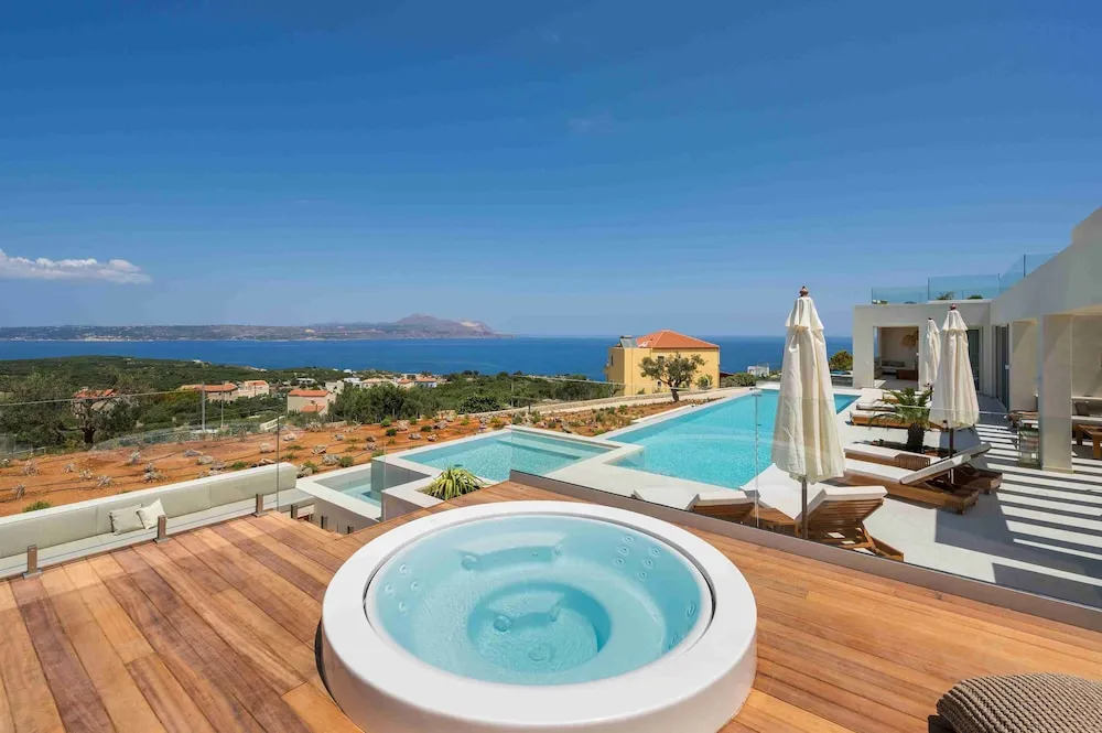 An Elegant villa in Kokkino Horio