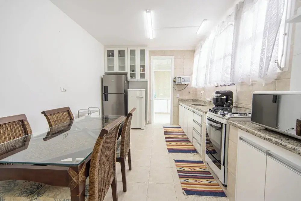 Incr vel e Ampla Casa a 200m da Praia da Enseada