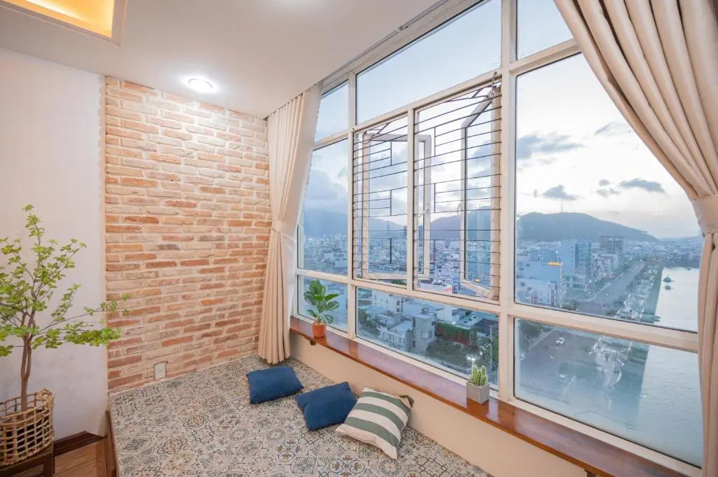 MILKY APARTMENT - 3 Phòng Ngủ, View biển, 5P Ra Biển