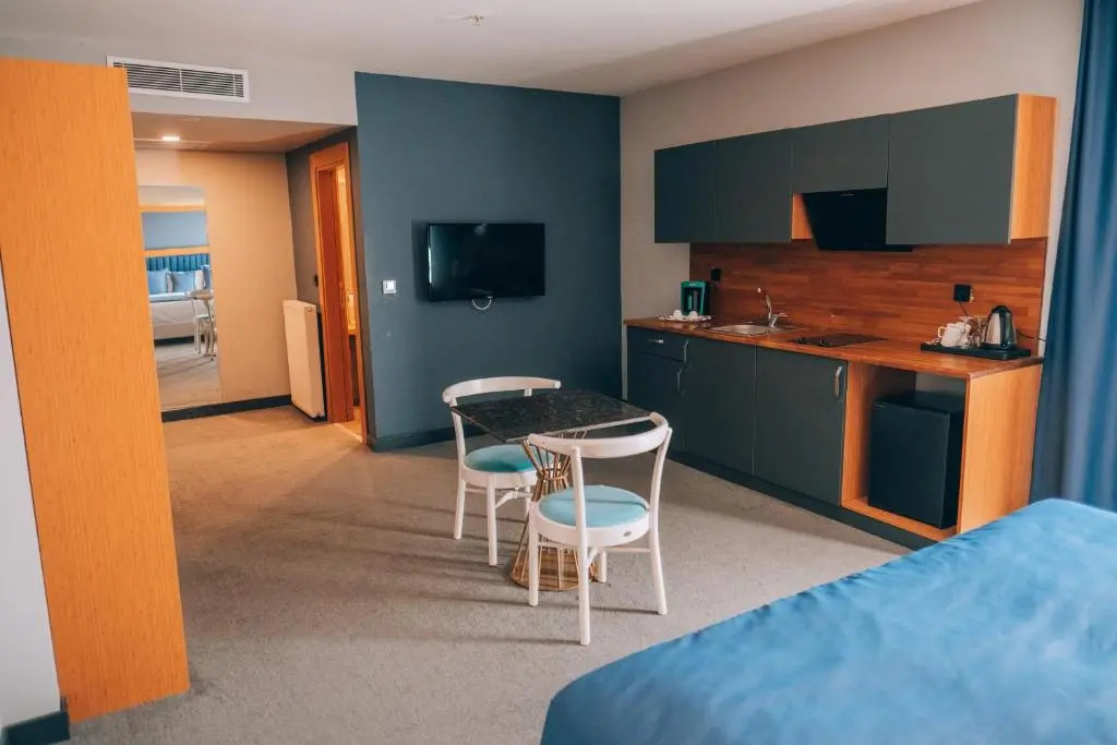 Roof 264 Hotel & Suites