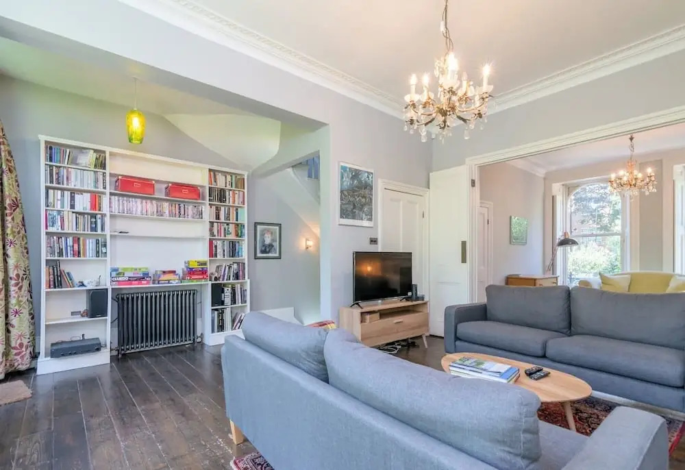 Tremendous House For 10 Guests With Large Garden