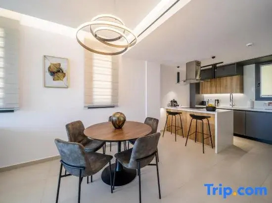 Waterside Sea View Apartments