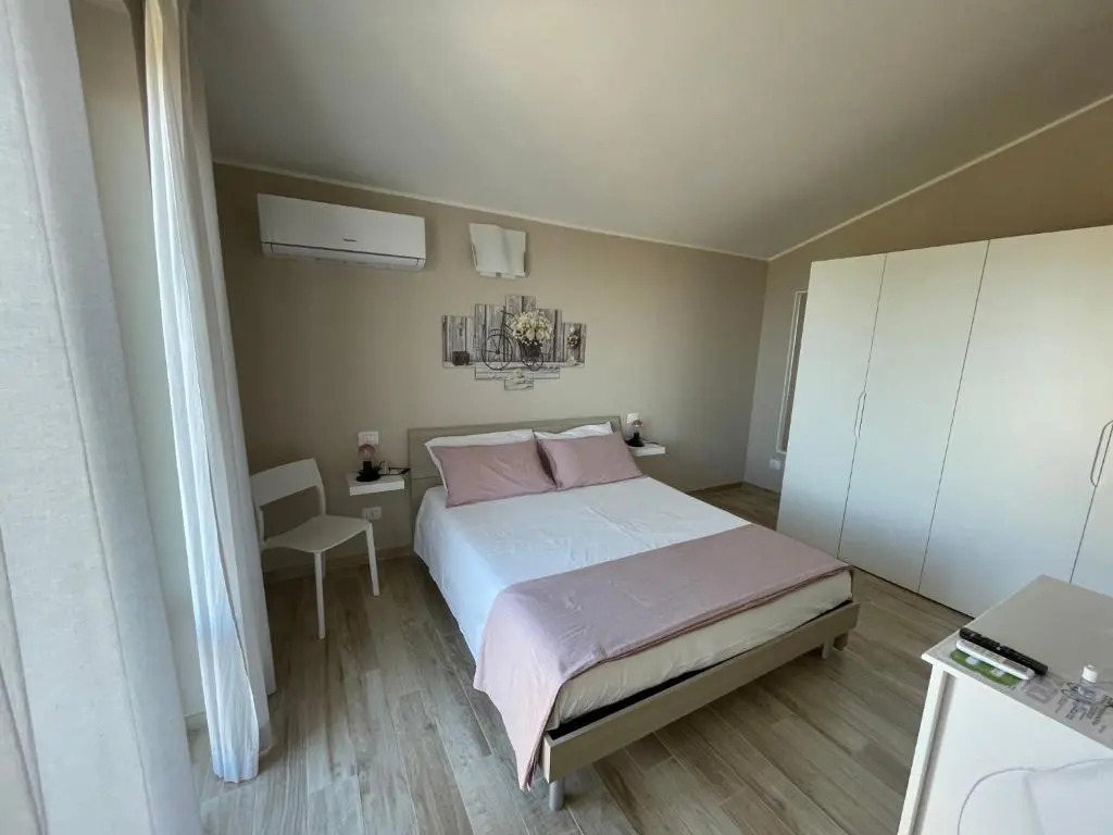 VILLA "Lago Blu" vista lago di Bracciano, con vasca idromassaggio esterna