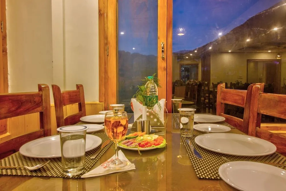 Snow Citys Montana Blues Resort Manali - Heated & Air-Cooled Stay