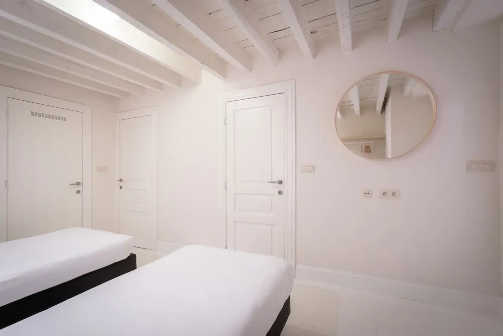 Saint Pauls Suite 1