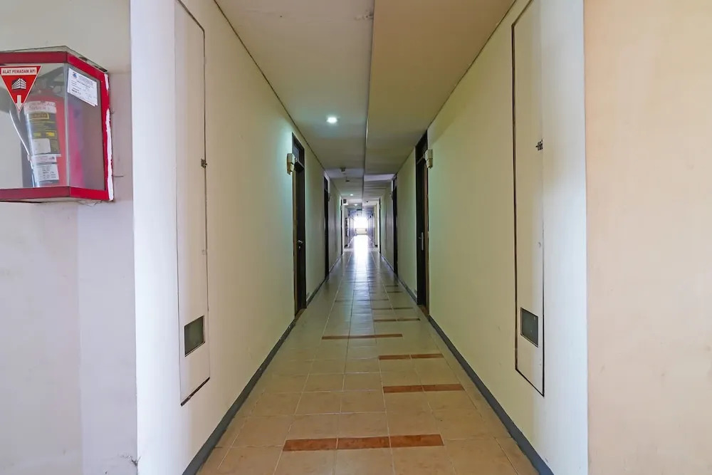 OYO Life 92774 The Edge Apartment By My Home