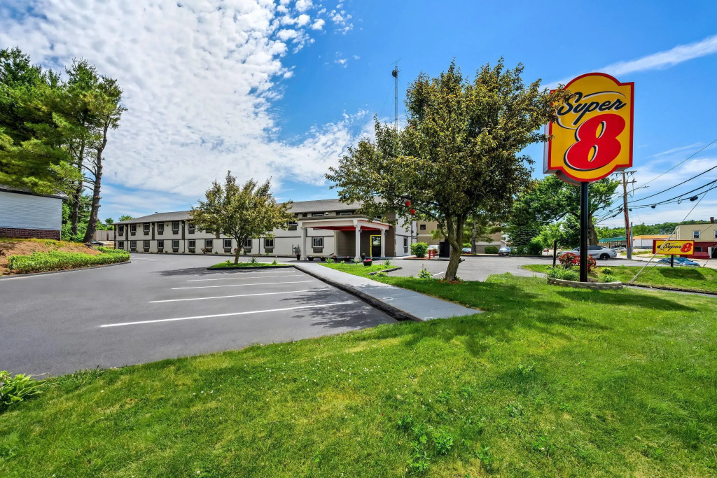 Super 8 by Wyndham Lewiston Auburn Area