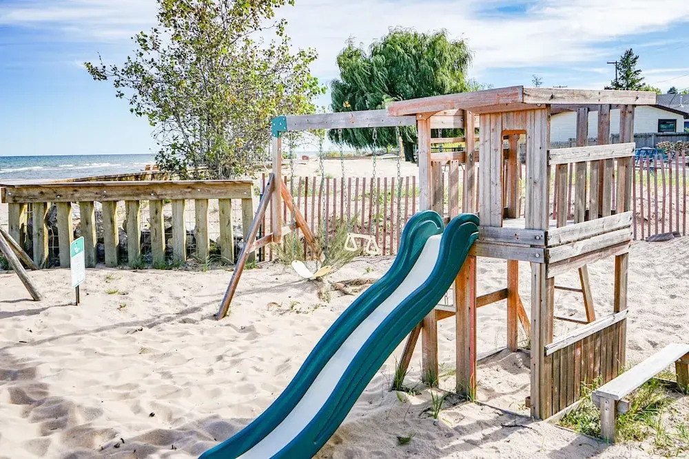 Beach Club of Oscoda Garden Cottage on the Lake