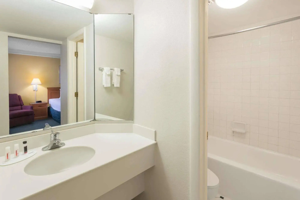 Motel 6 Huntsville AL University Dr