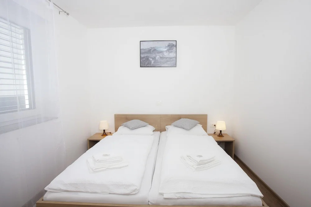 Razingar Apartments