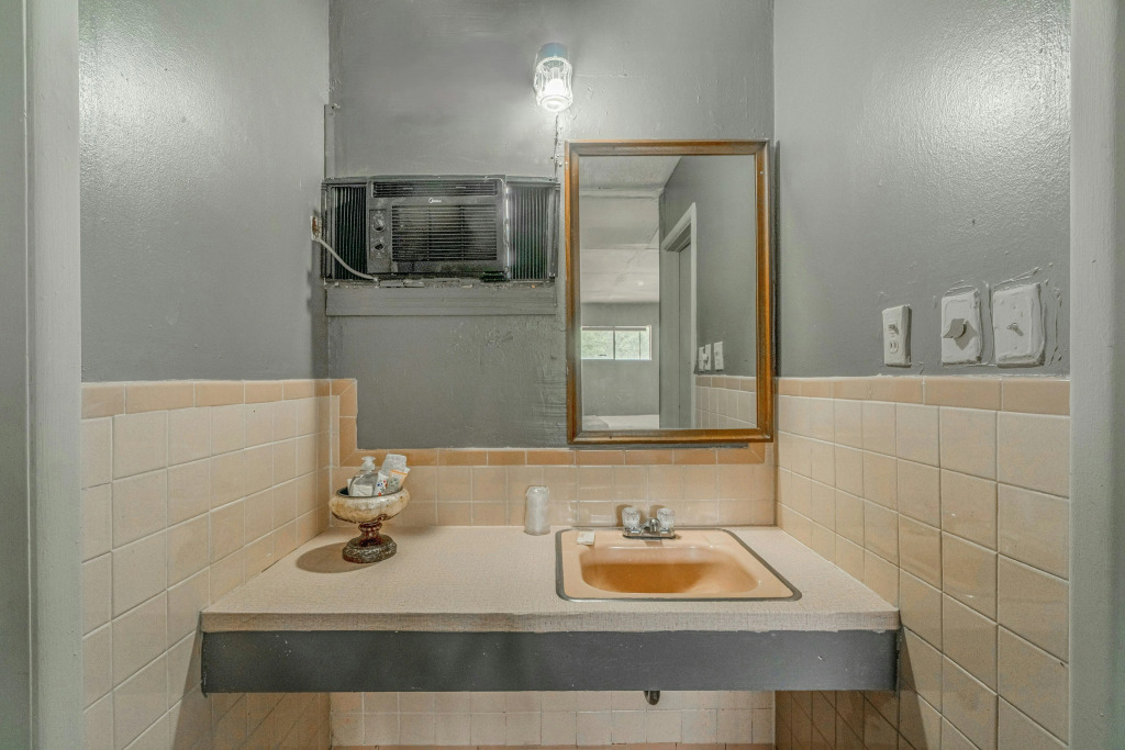 OYO Holiday Capri Motel & Rv Park