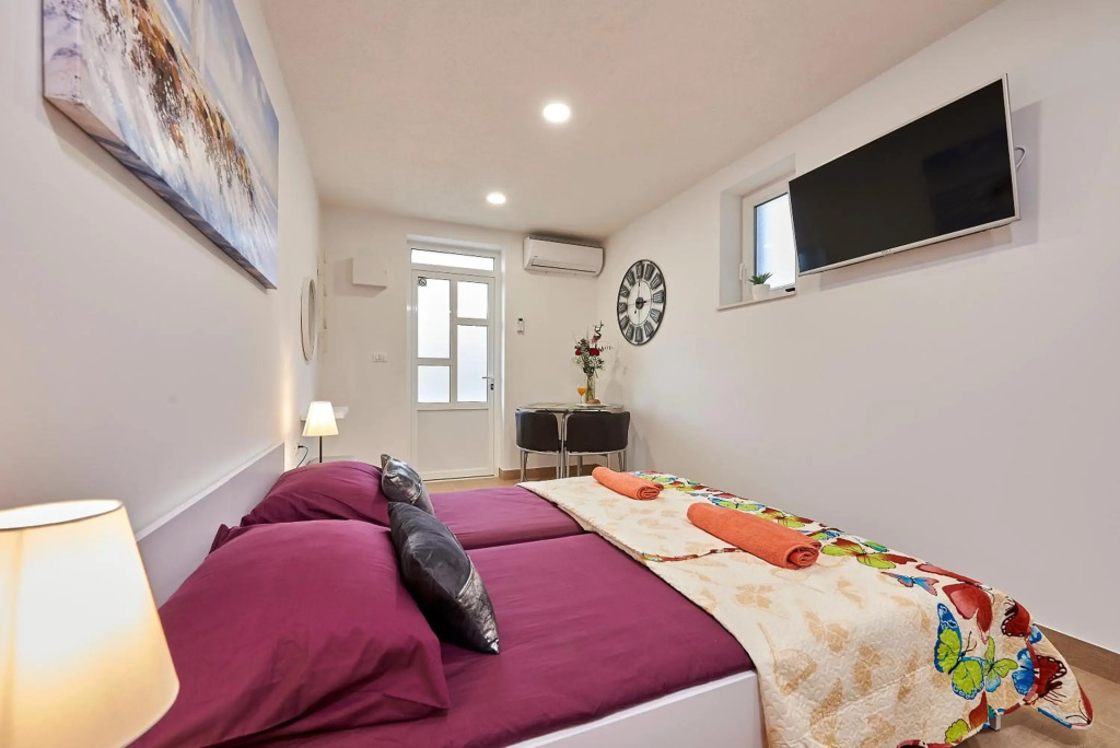 Studio apartment Bašćan