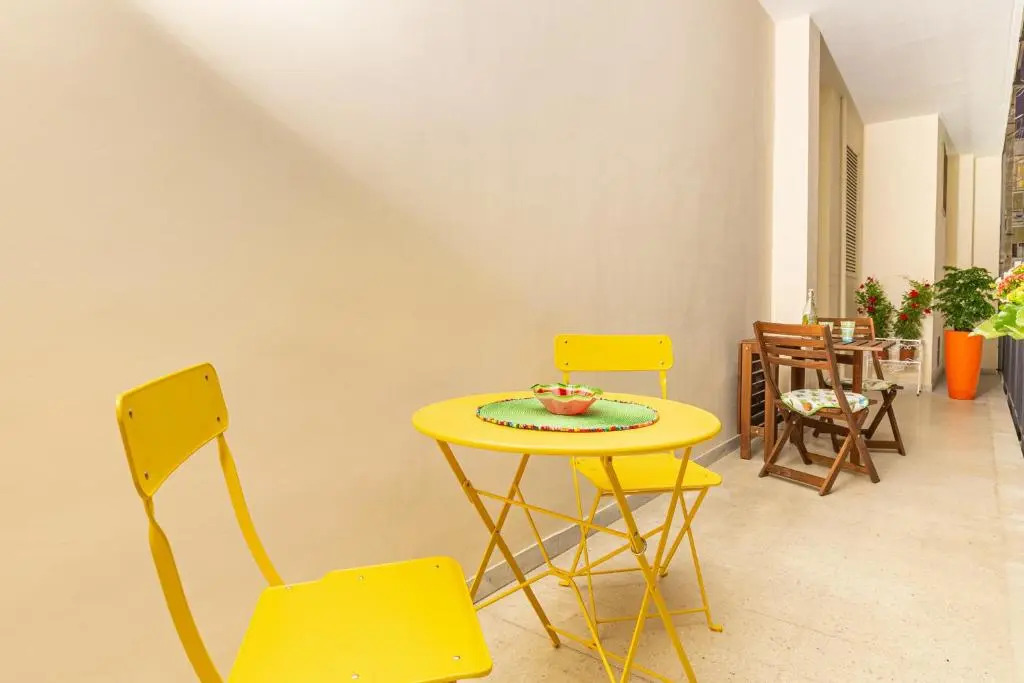 RobertONE Guest House