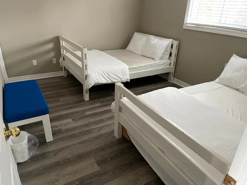 5 Bedrooms, Mountain Views, Steps from Blue Mountain Village, Hot Tub, BBQ
