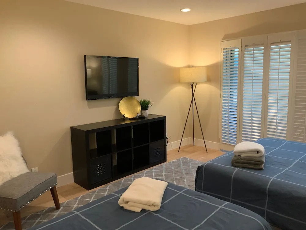 Room next to Santana Row