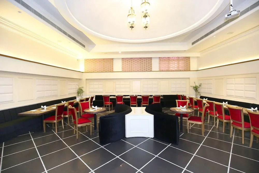 OYO 23498 Hotel Jane Royale