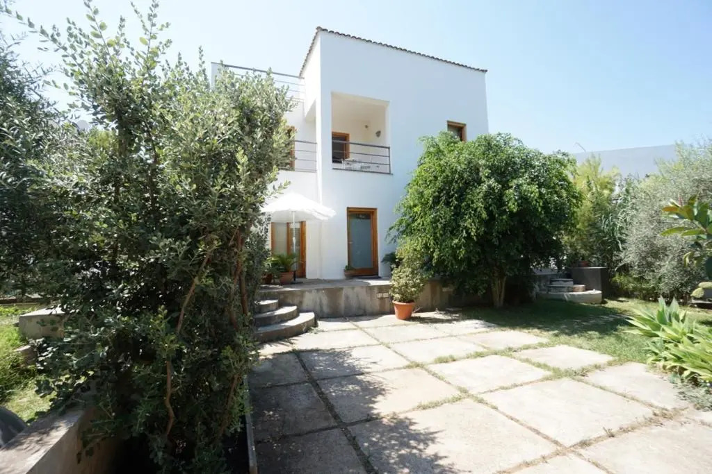 One bedroom appartement with shared pool enclosed garden and wifi at Torre Colonna Sperone 1 km away from the beach