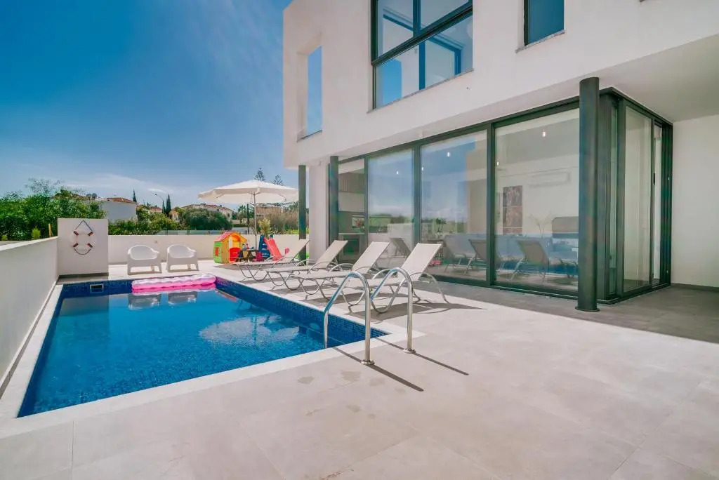 SunnyVillas 4BR New Villa Private Pool in Pernera