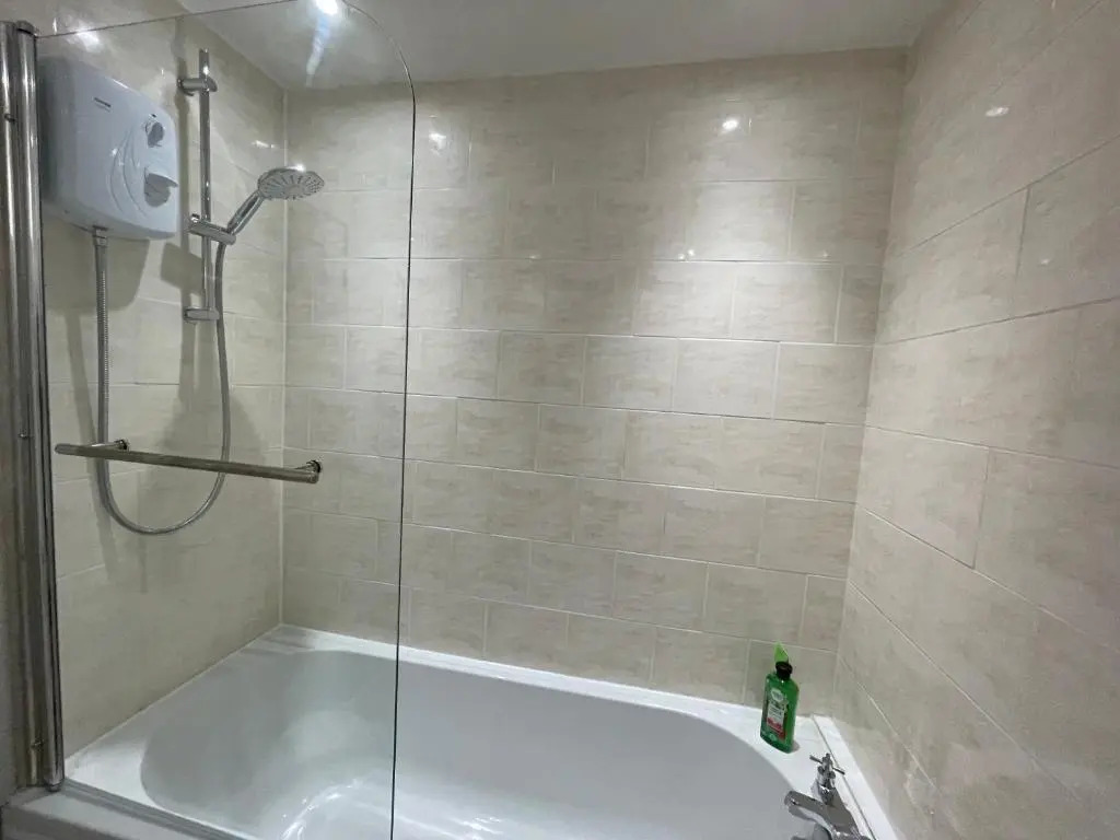 Modern 1 Bed ground floor apartment