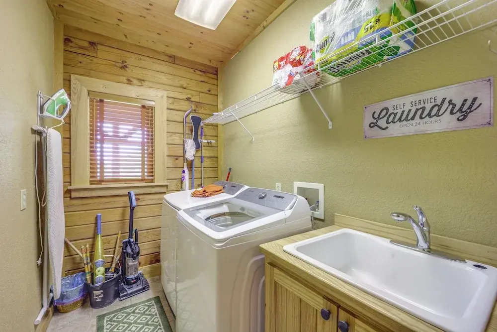 4 Mi to Grandfather Mtn! Family-friendly Cabin
